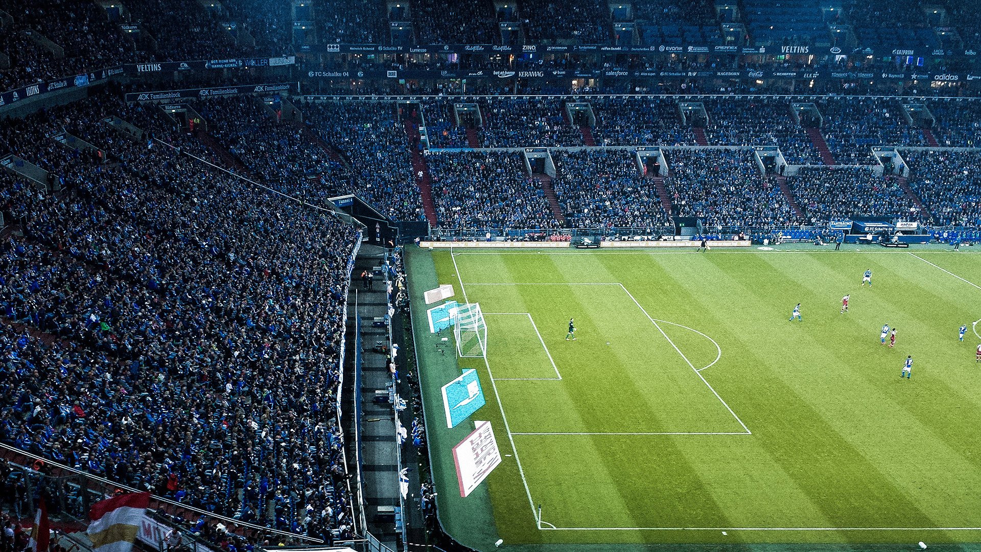 利物浦与曼城在联赛中激烈争夺榜首,利物浦对曼城谁胜