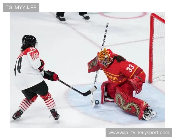 冰球守门员飞扑救险,被赞“冰面艺术家” 冰球守门员飞扑救险,被赞“冰面艺术家”